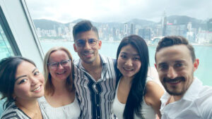 Kotek in Hong Kong with friends