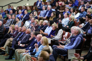The crowd at the 2025 Weatherspoon Lecture with Jason Kilar (ABJM, BSBA ’93)’s mother featured prominently.