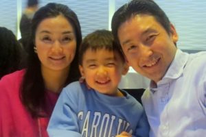 Kane Nakamura (MBA '08) with his wife and son.