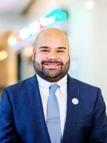 Headshot_ReinaldoCaravellas