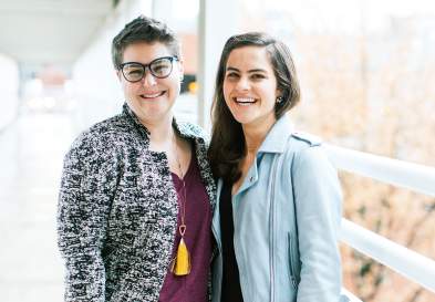 MBA Student Meredith Tozzer and Becca Jordan taling in on Kenan-Flagler Campus