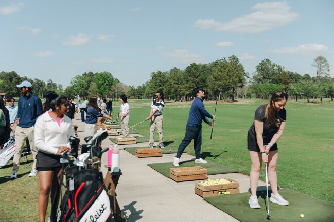 MMP plays golf as a group