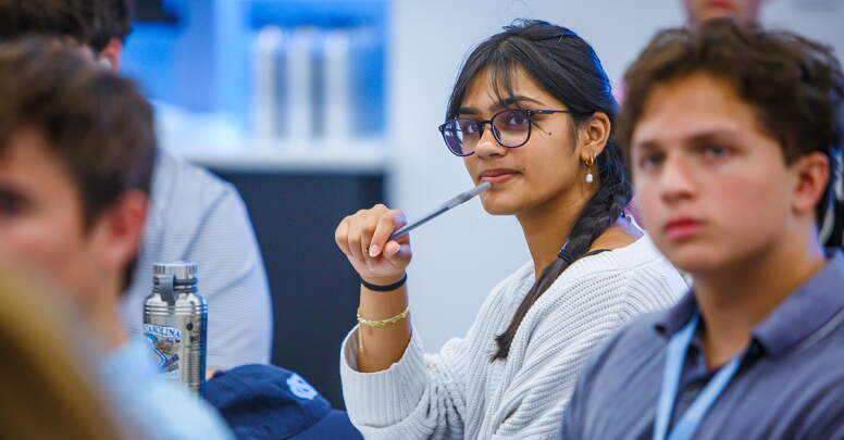 High school student in Business Academy course