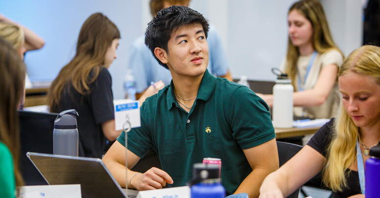 High school student in Business Academy course
