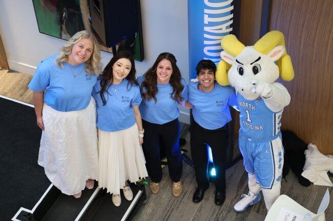 A group of students pose with Rameses.