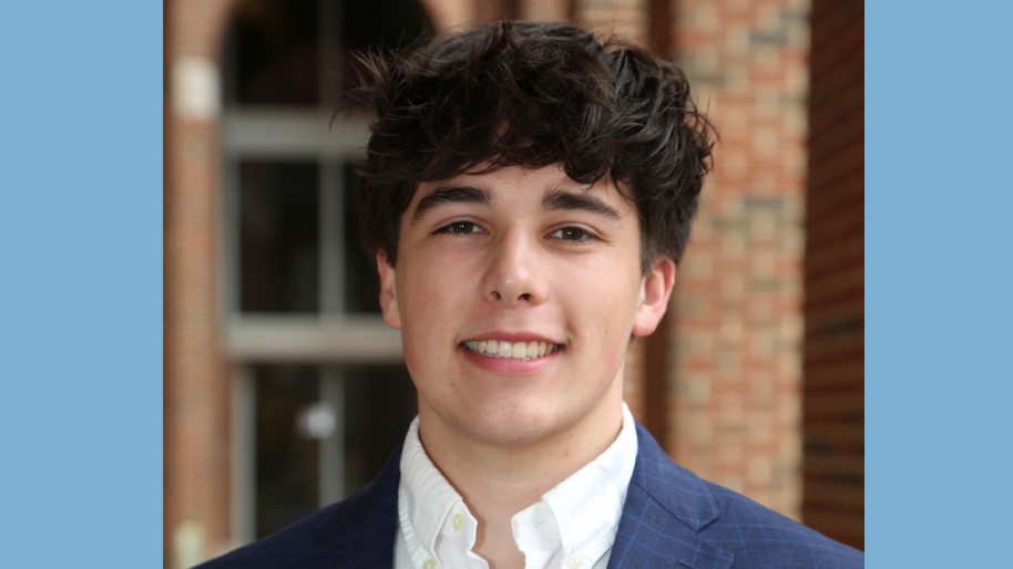 Cruz English headshot